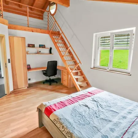 Avec Vue Sur La Plaine Daire *