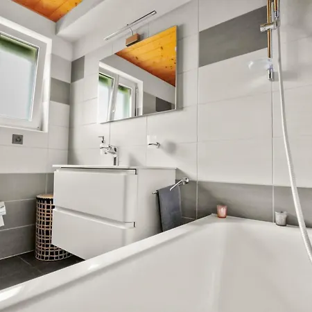 Avec Vue Sur La Plaine